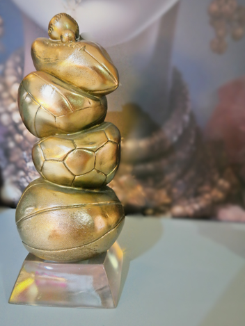 Escultura De Balones En Resina Metalizada