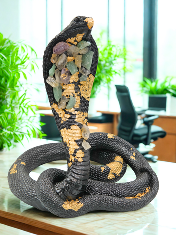Escultura De Cobra Con Cuarzos Naturales