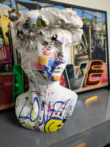 Busto David Love Blanco En Resina