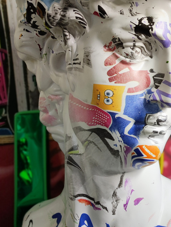 Busto David Love Blanco En Resina