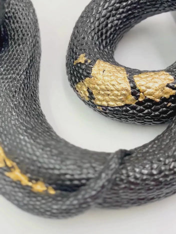Escultura De Cobra Con Cuarzos Naturales